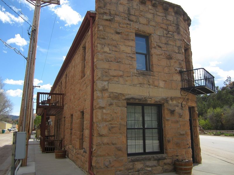 FlatIron Historic Sandstone Inn: 745 N River St, Hot Springs, SD 57747